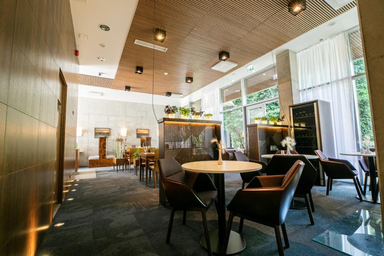 Johan Design & Spa Hotel Курессааре Экстерьер фото